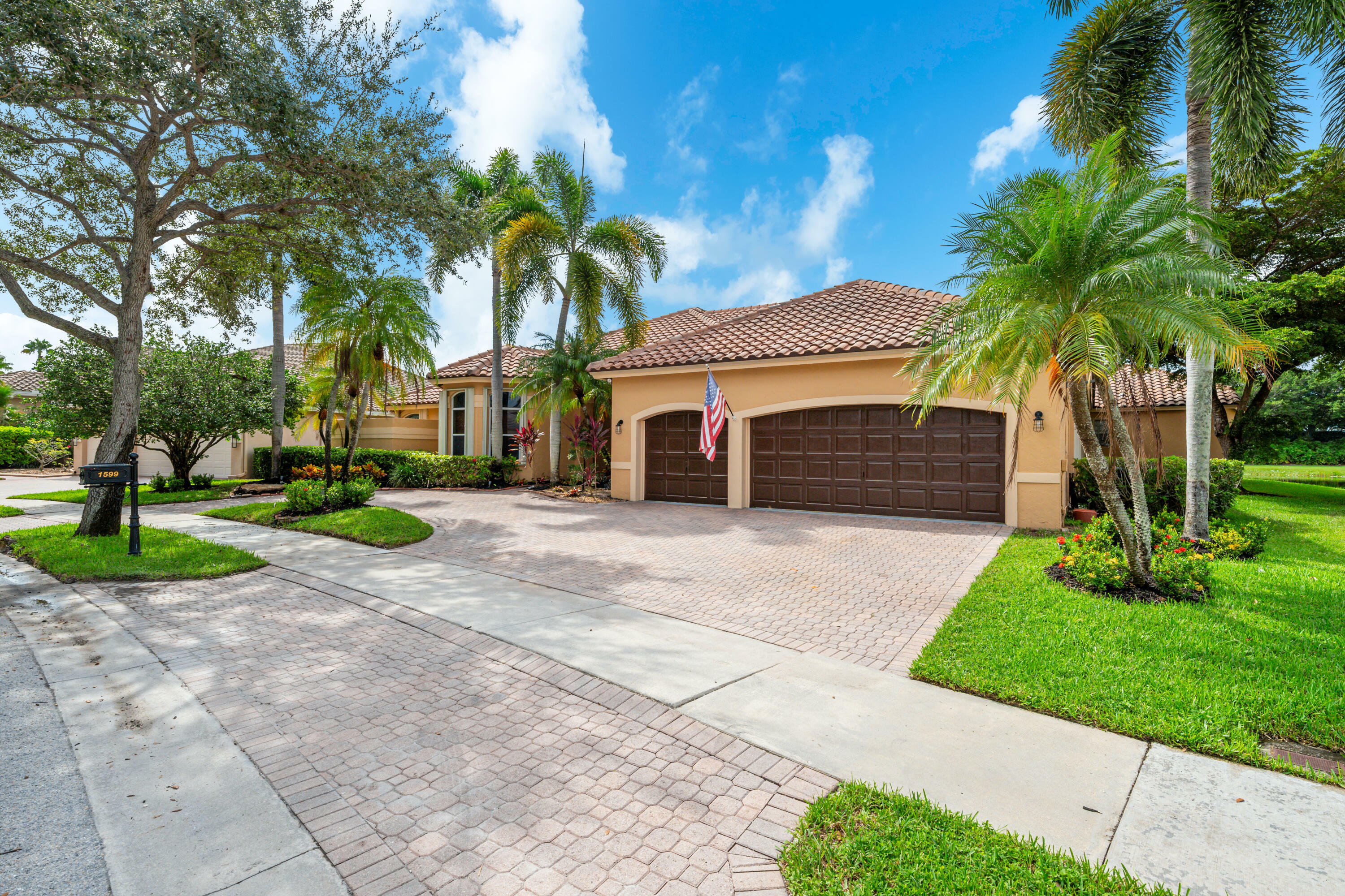 Property Photo:  1599 Island Way  FL 33326 