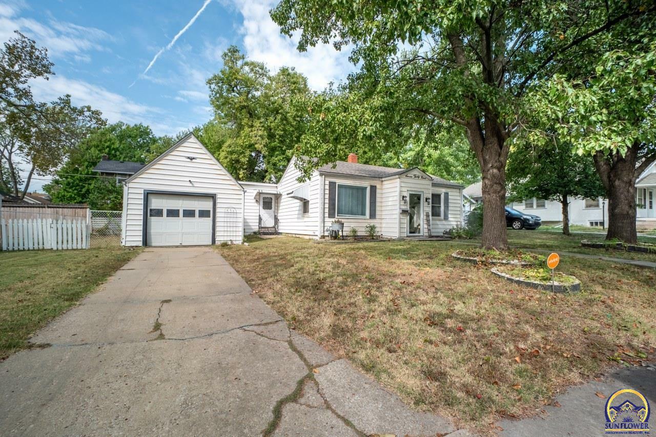 Property Photo:  739 SW Randolph Ave  KS 66606 