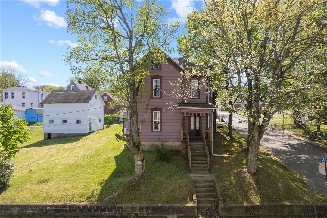 Property Photo:  5 Hillcrest Ave  PA 15021 