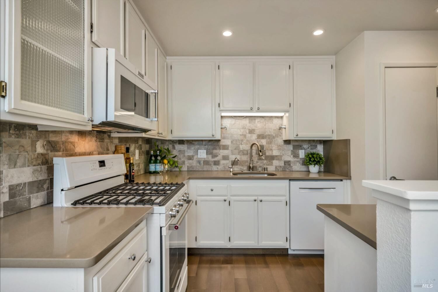 Property Photo:  282 Park Place Drive  CA 94954 