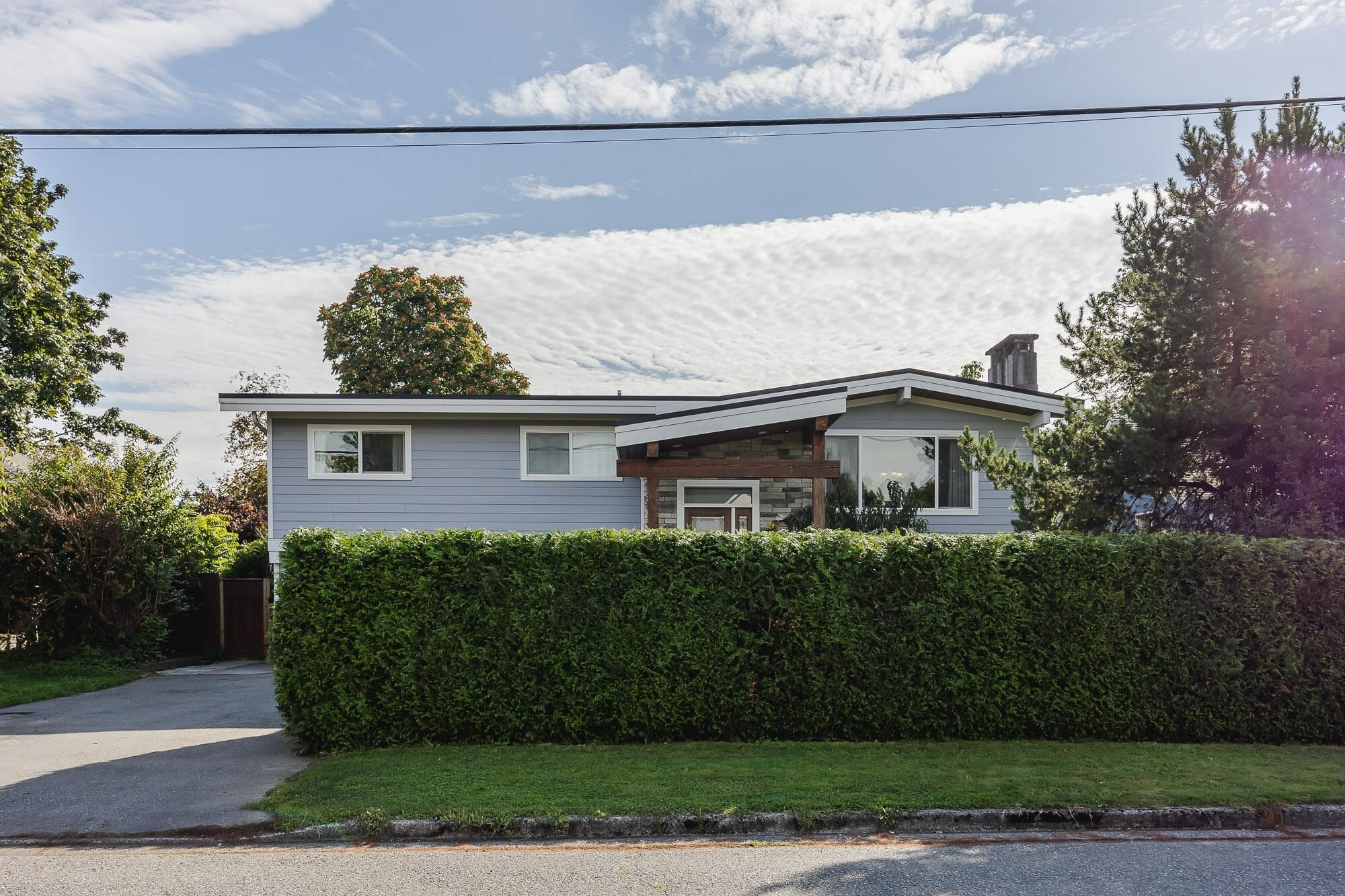 Photo de la propriété:  8754 Bellevue Drive  BC V2P 3W7 