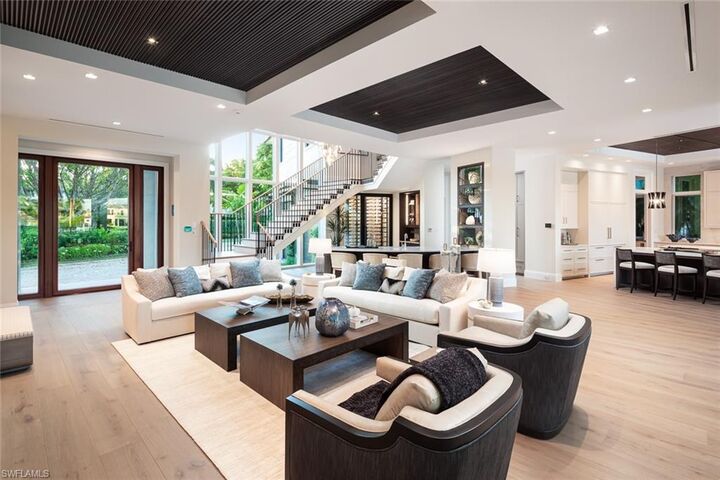 Property Photo: 3131 Gin Ln FL 34102