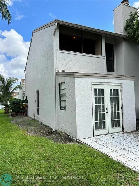 Property Photo:  6734 Canary Palm Cir 6734  FL 33433 