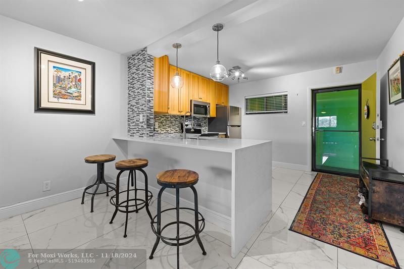 Property Photo:  2450 NE 15th Ave 204  FL 33305