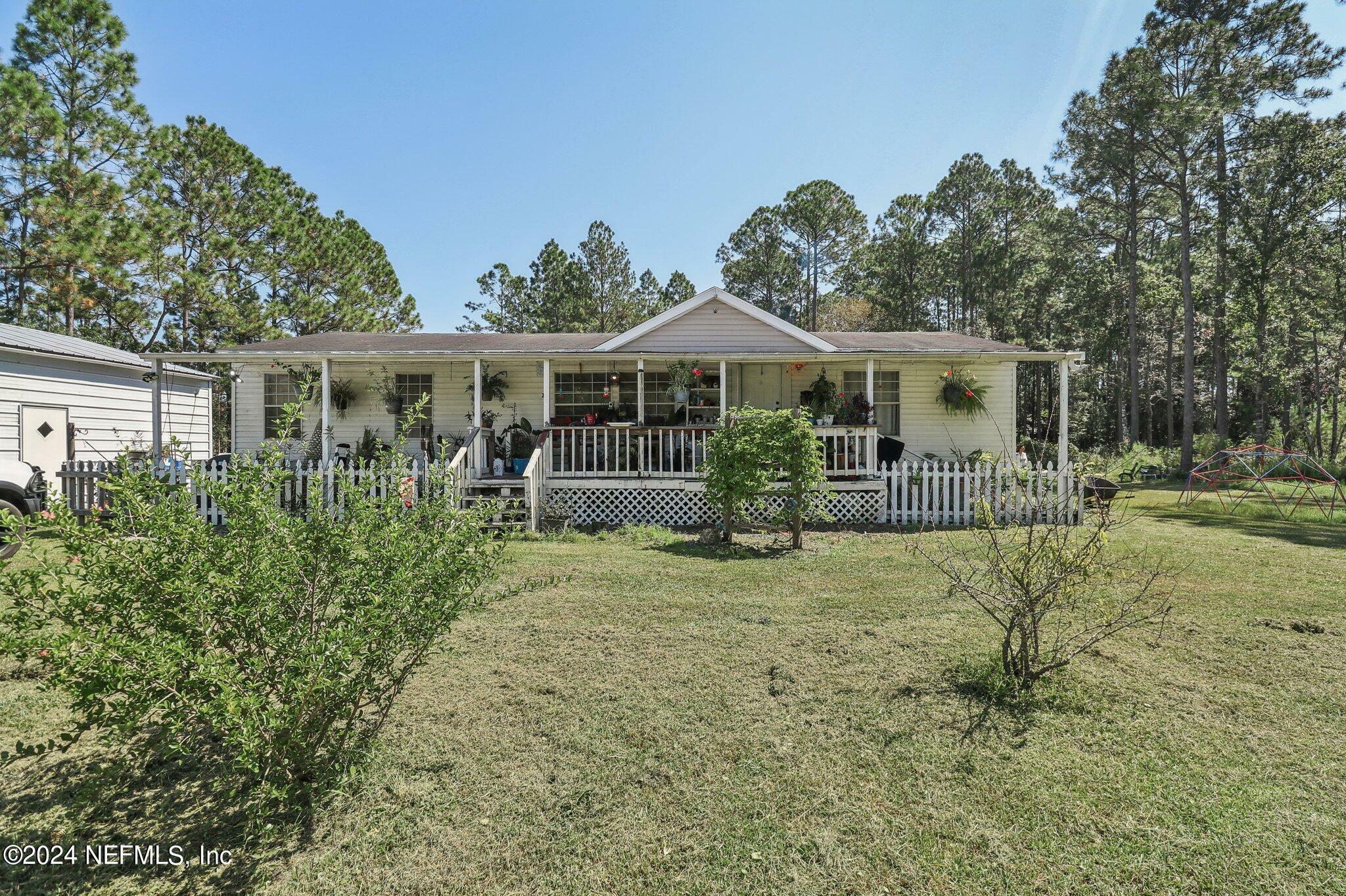 Property Photo:  2565 Hibiscus Avenue  FL 32068 