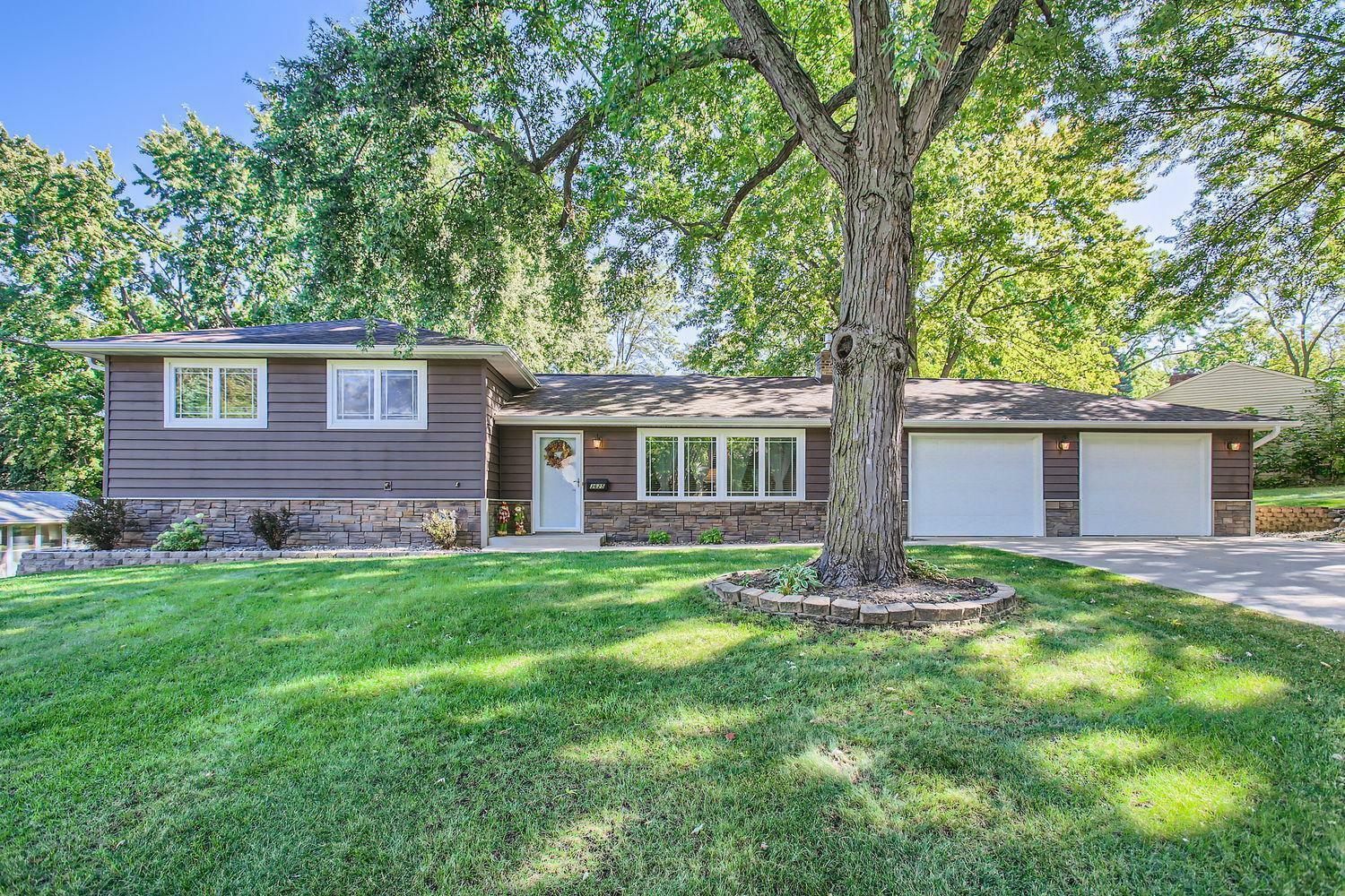 Property Photo: 3625 Woody Lane MN 55305