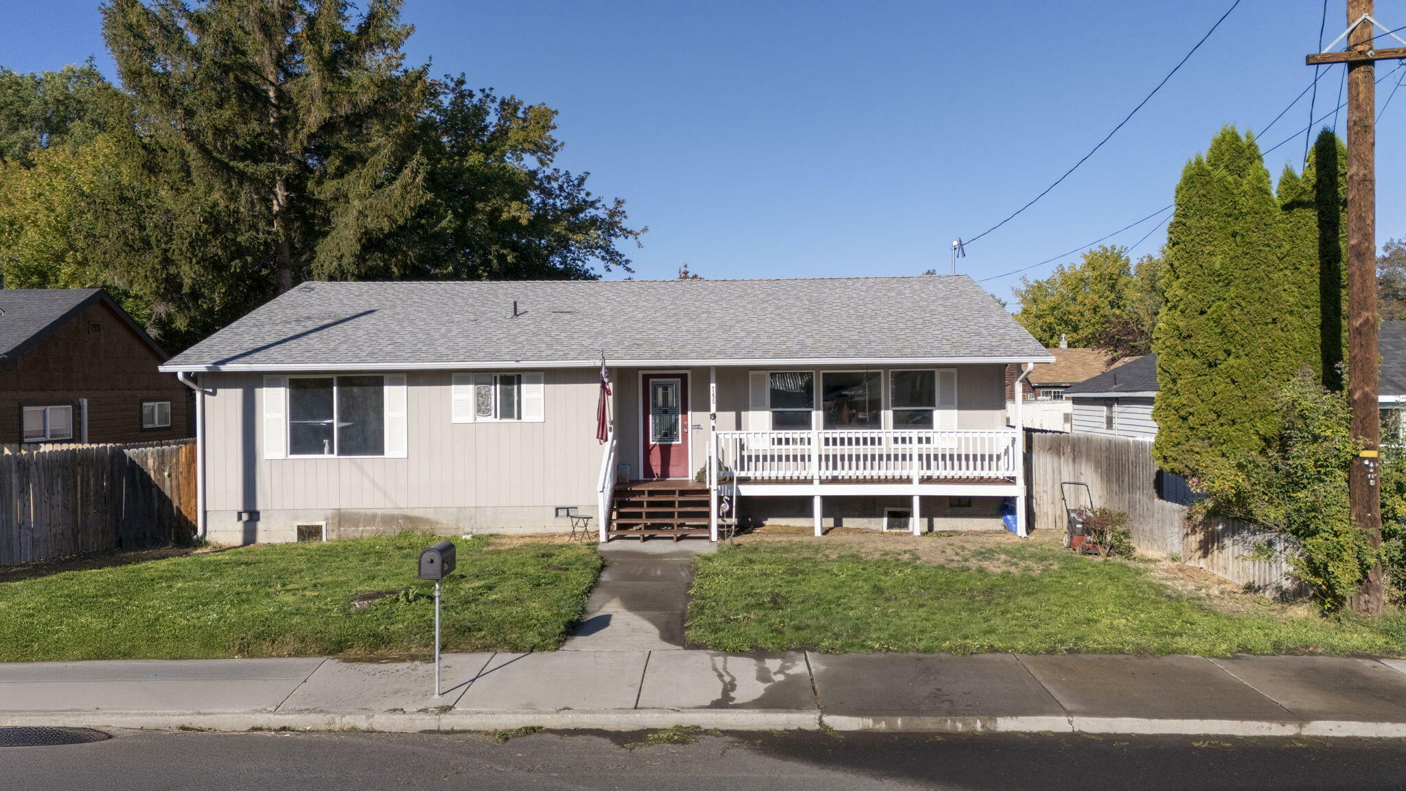 Property Photo:  745 NW Claypool Street  OR 97754 