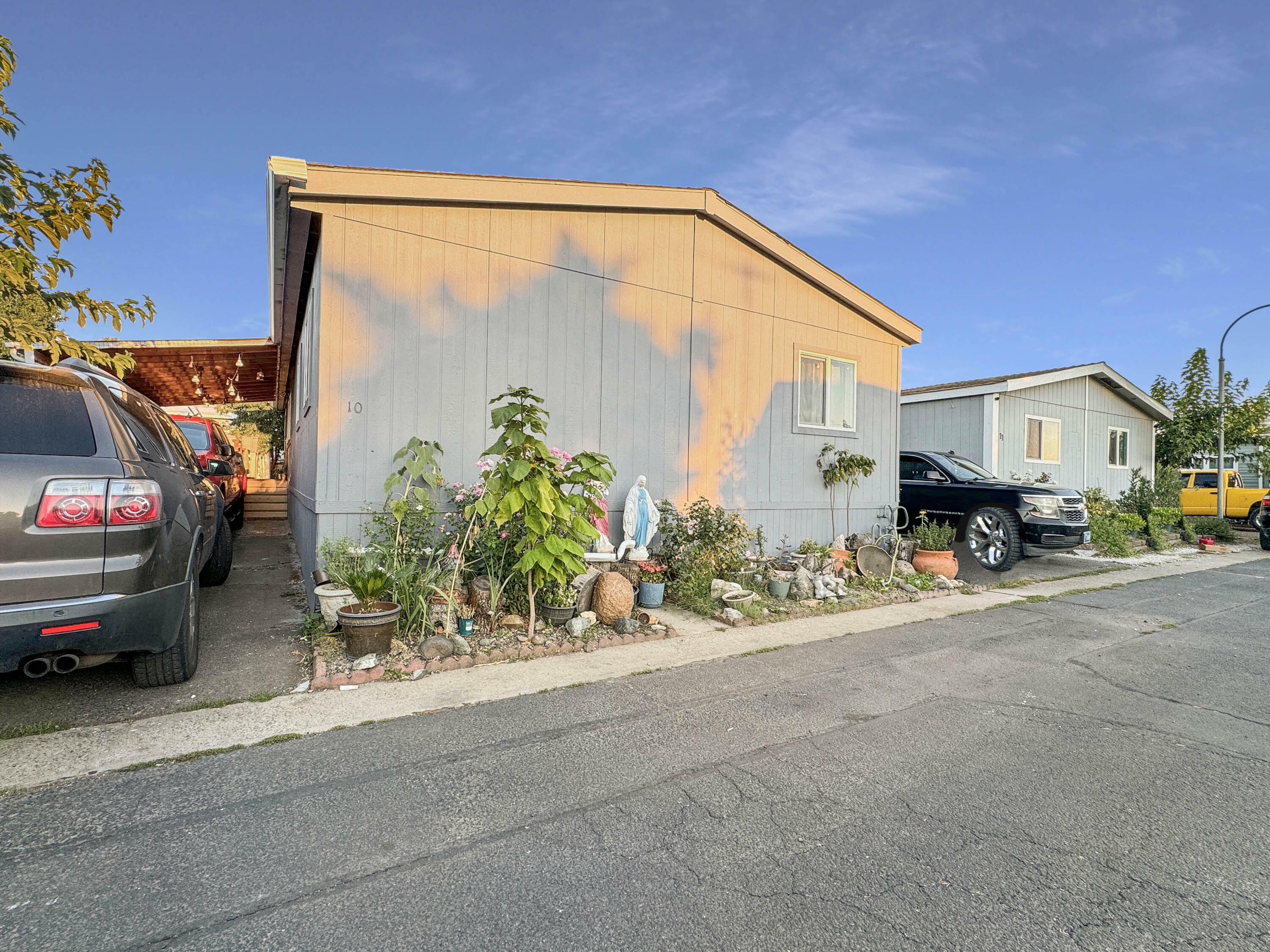 Property Photo:  2622 Falcon Street Spc 10  OR 97503 