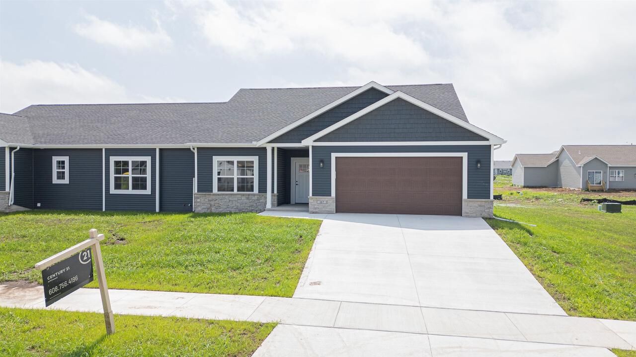 Property Photo:  167 East Ash Lane  WI 53563 
