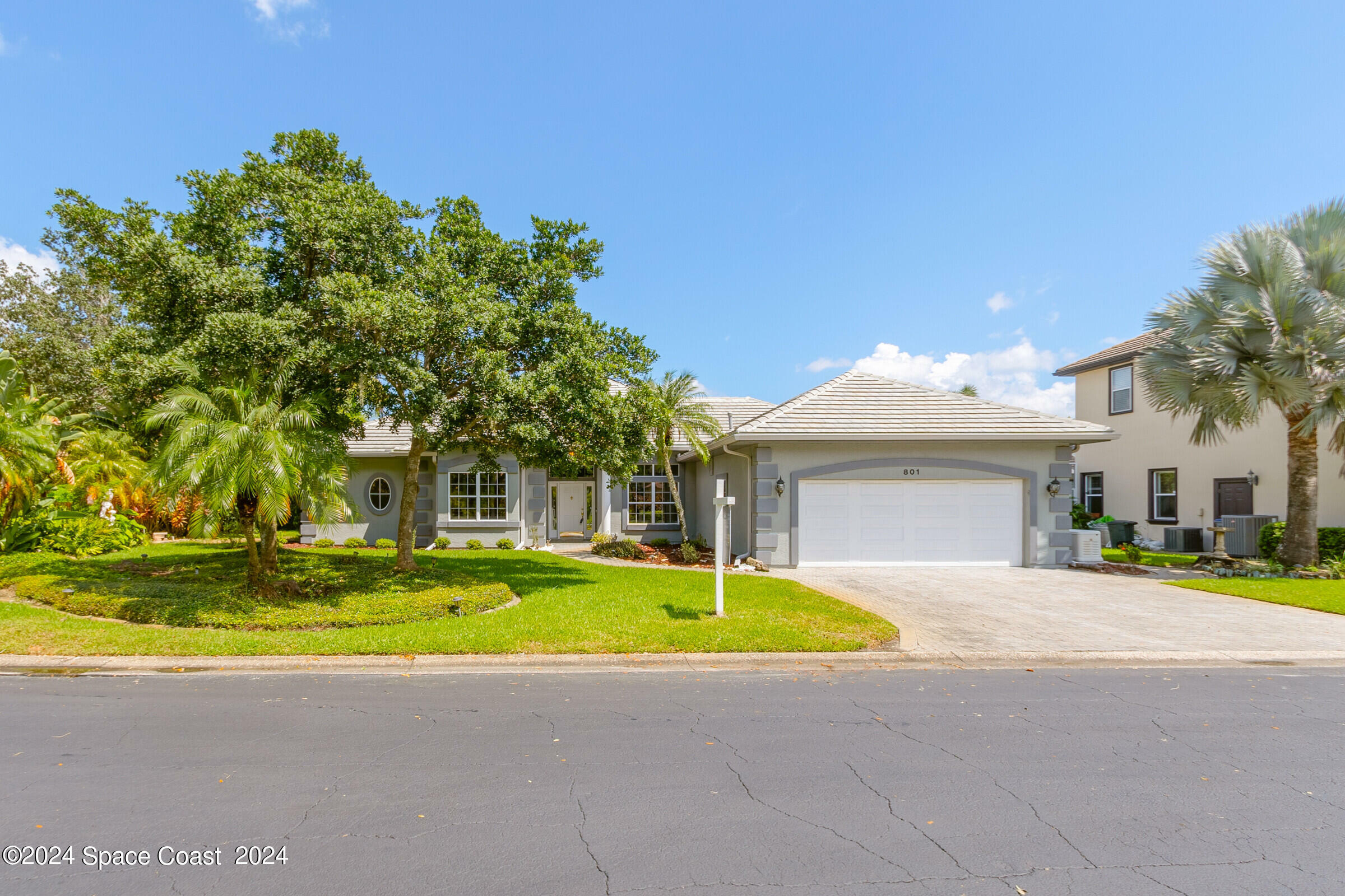 Property Photo:  801 Florencia Circle  FL 32780 