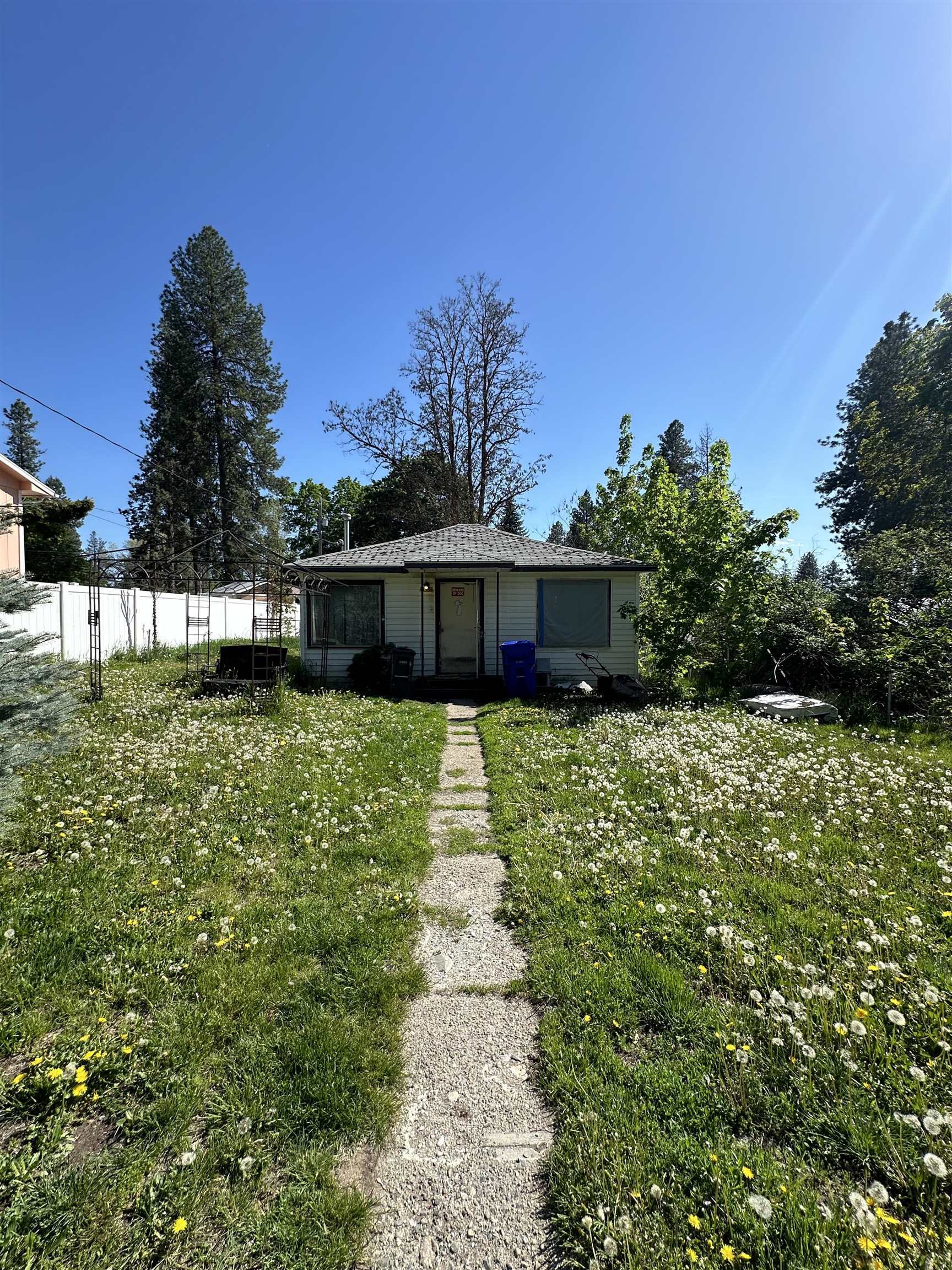 Property Photo:  618 E E A St  WA 99006 