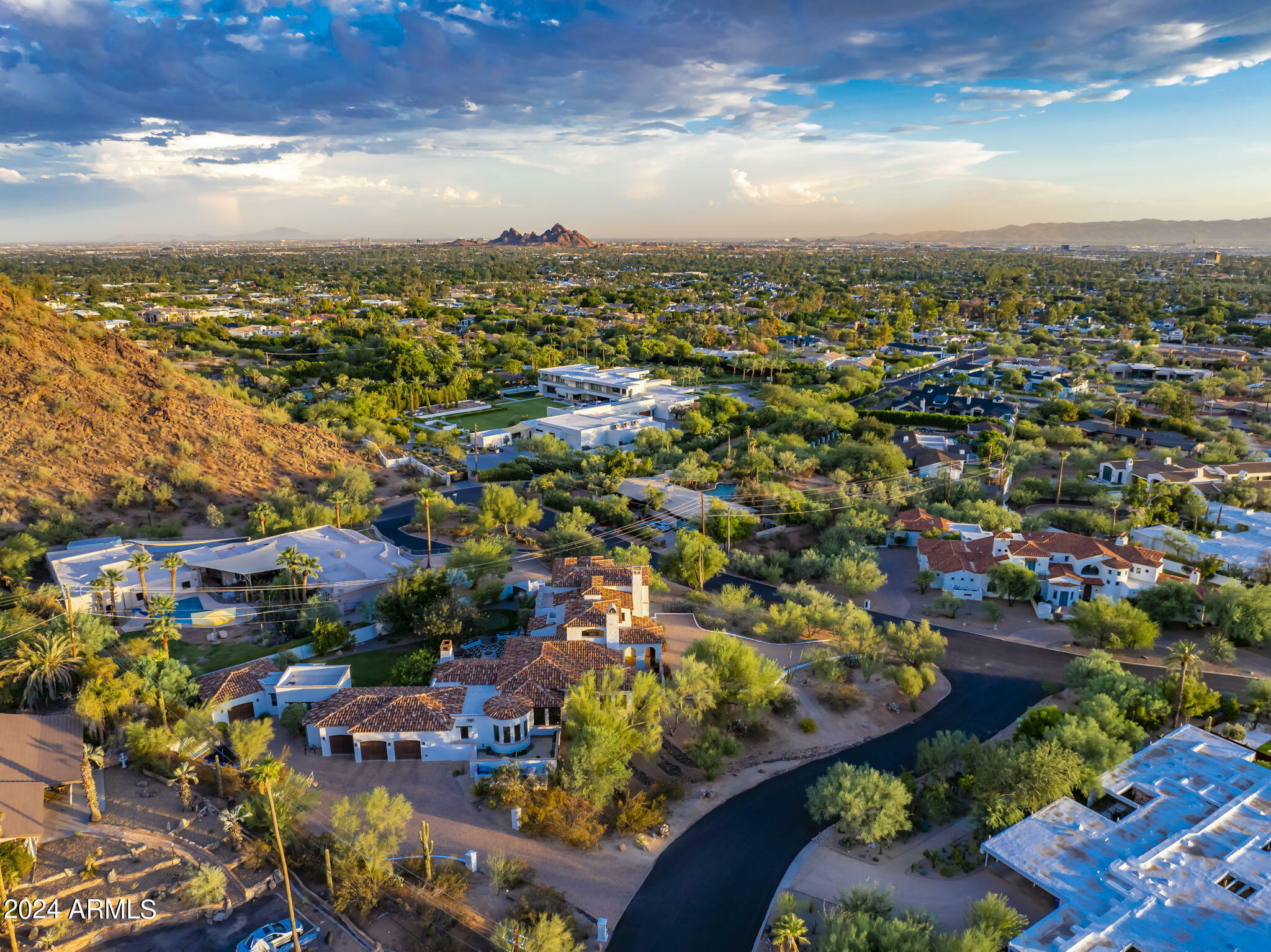 Property Photo: 5201 N Saddle Rock Drive AZ 85018