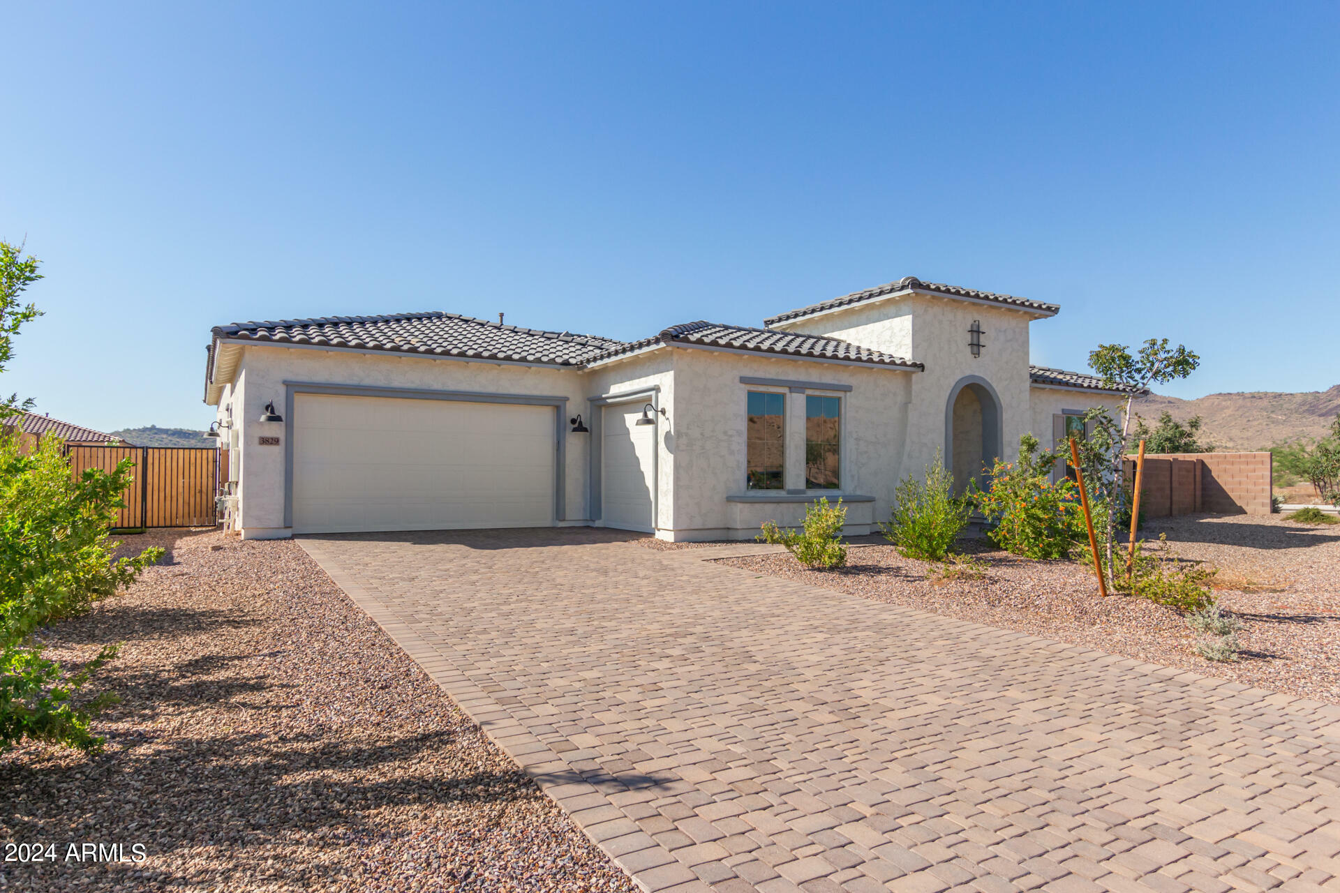 Property Photo:  3829 W Red Fox Road  AZ 85083 