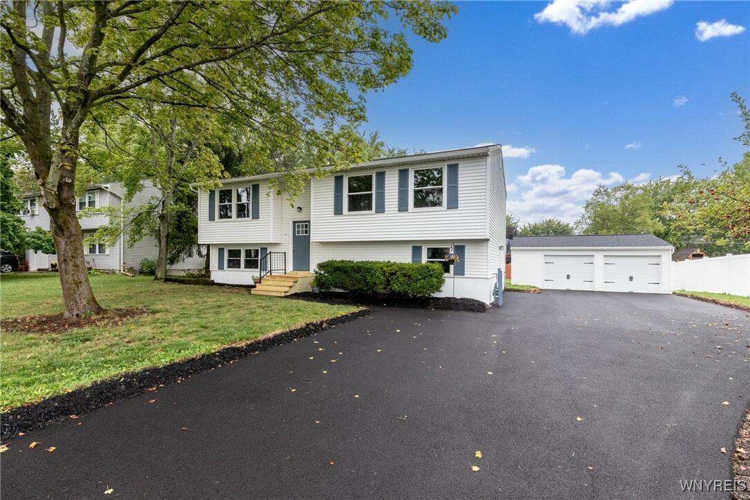 Property Photo:  130 Tracey Lane  NY 14072 