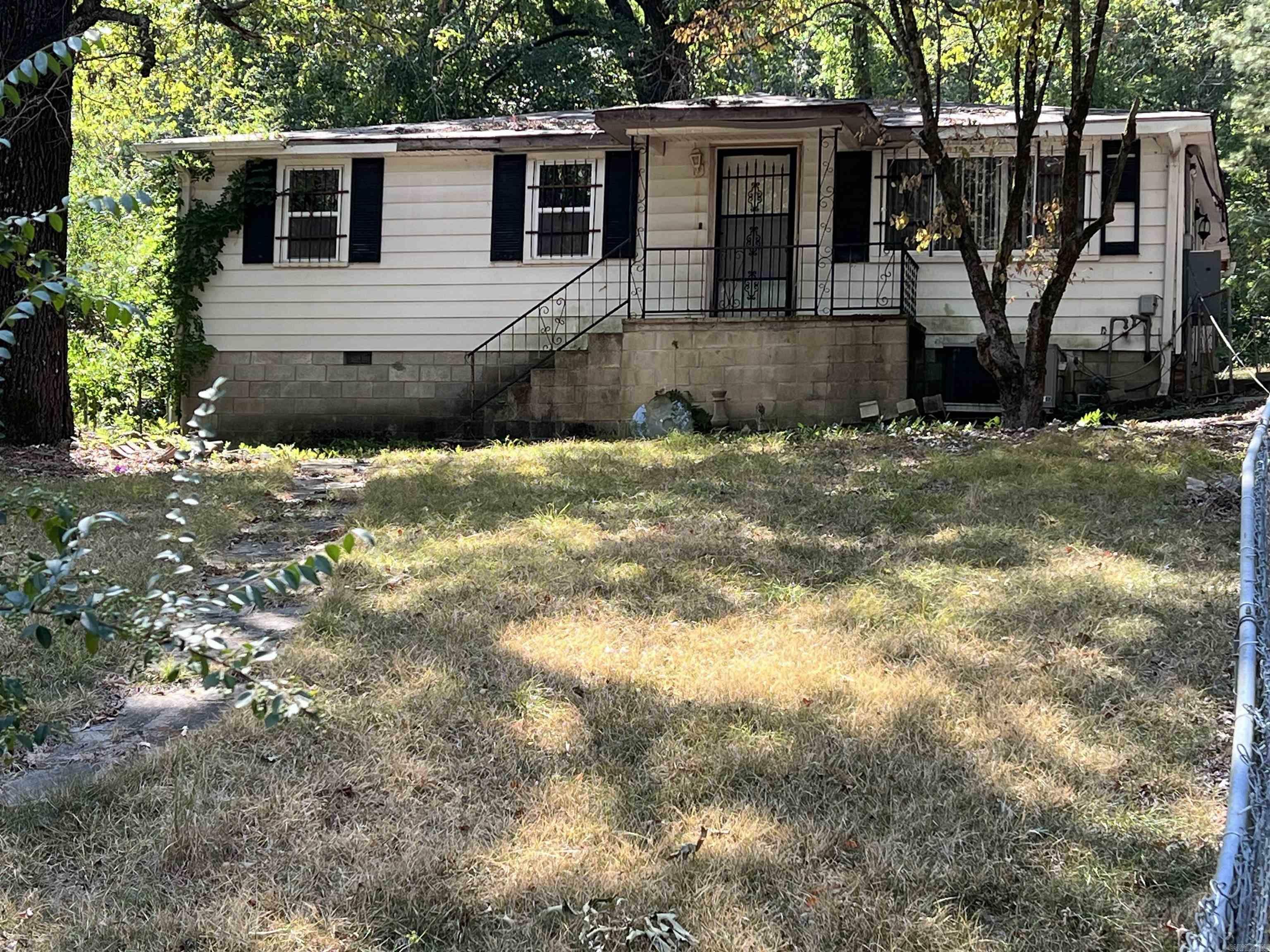 Property Photo:  461 Walnut Street  AR 71901 