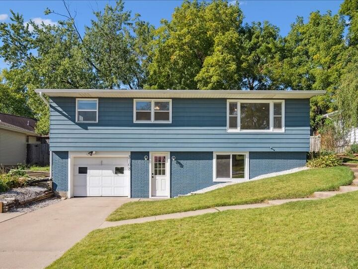 3108 Outlook Dr SW  Cedar Rapids IA 52404 photo