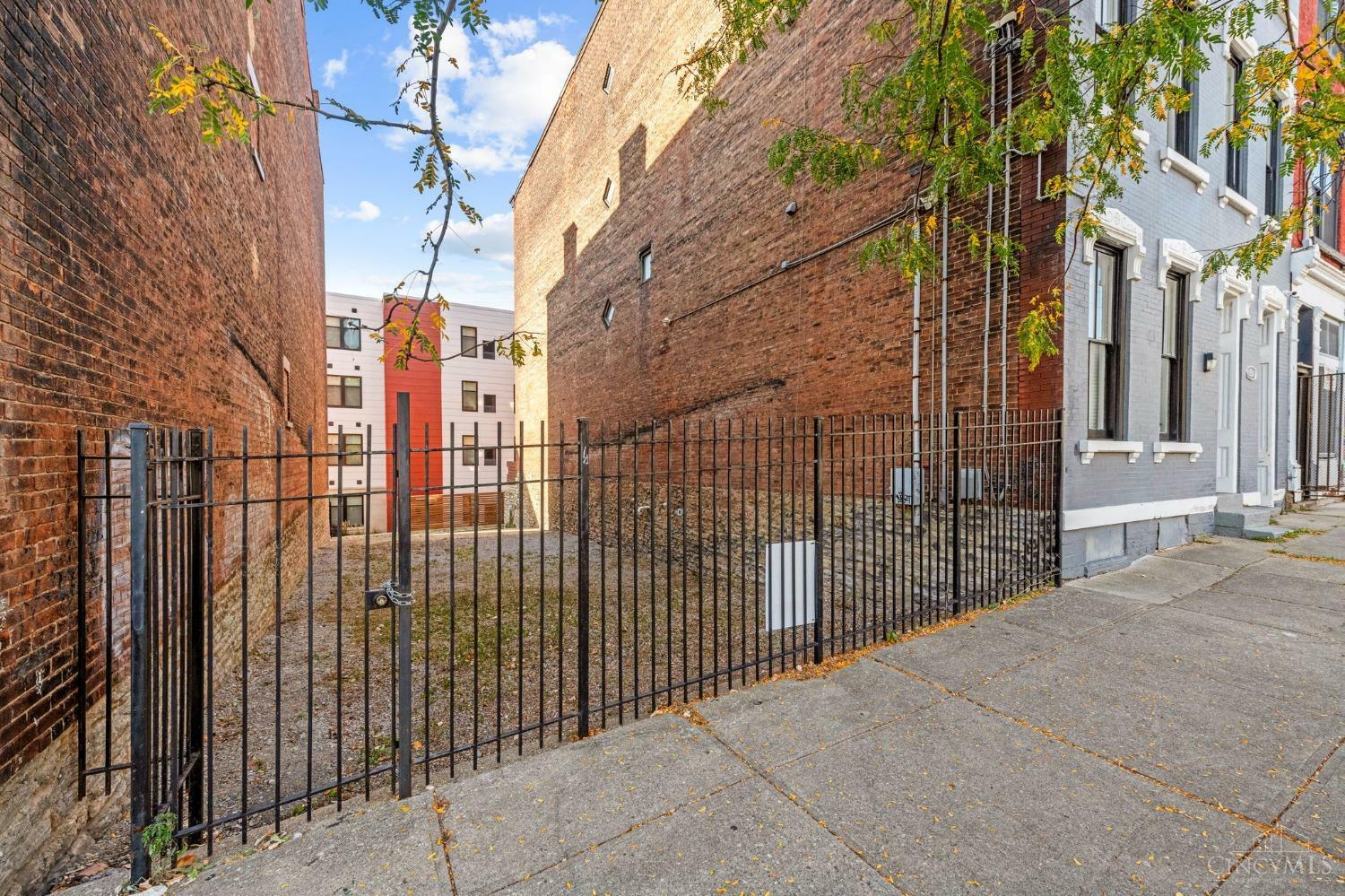 Property Photo:  553 E Thirteenth Street  OH 45202 