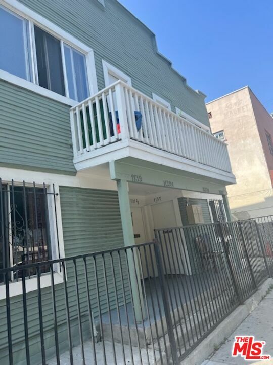 Property Photo:  1137  S Union Ave  CA 90015 