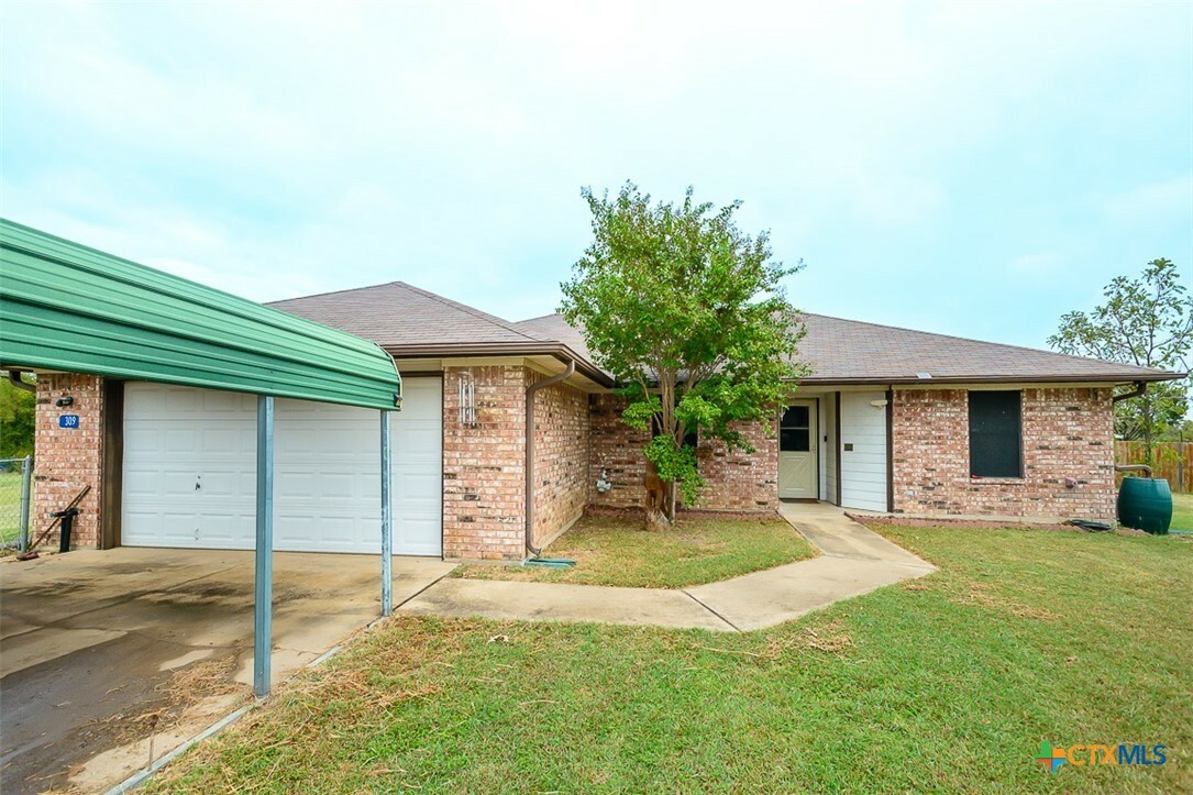 Property Photo:  309 County Road 4884  TX 76522 