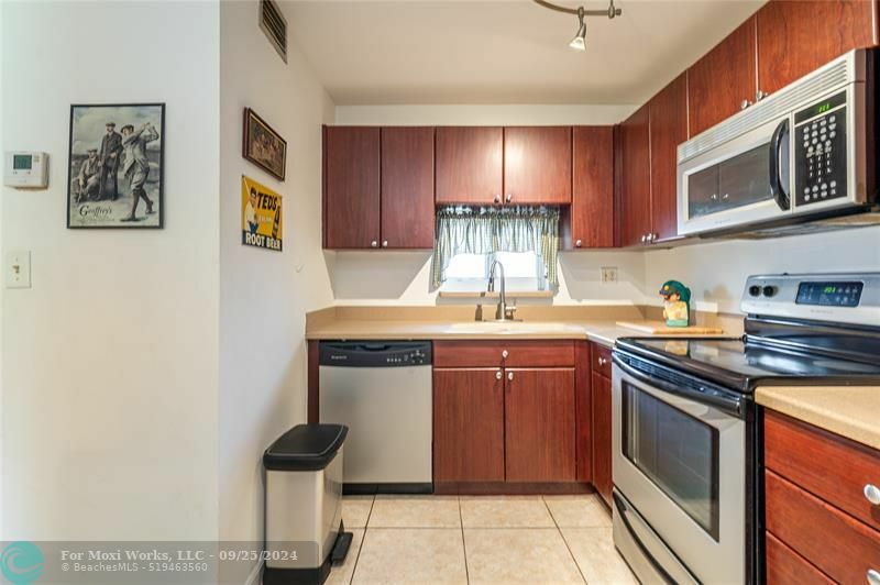 Property Photo:  811 S Hollybrook Dr 106  FL 33025 