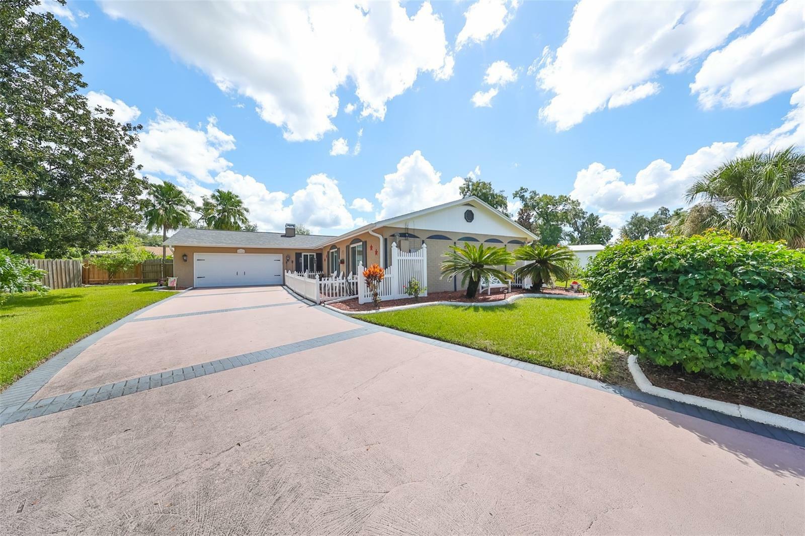 Property Photo:  2912 Forestwood Drive  FL 33584 