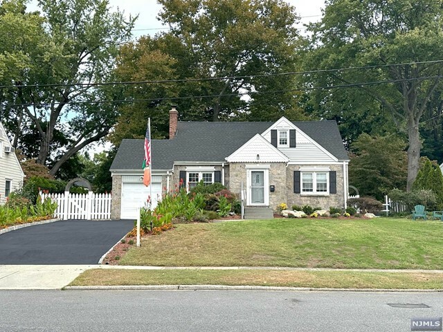 464 Bergen Boulevard  Oradell NJ 07649 photo