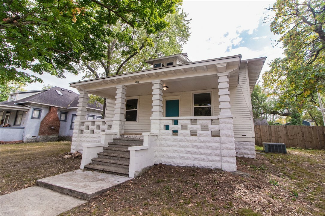 Property Photo:  614 E Twin Springs Street  AR 72761 