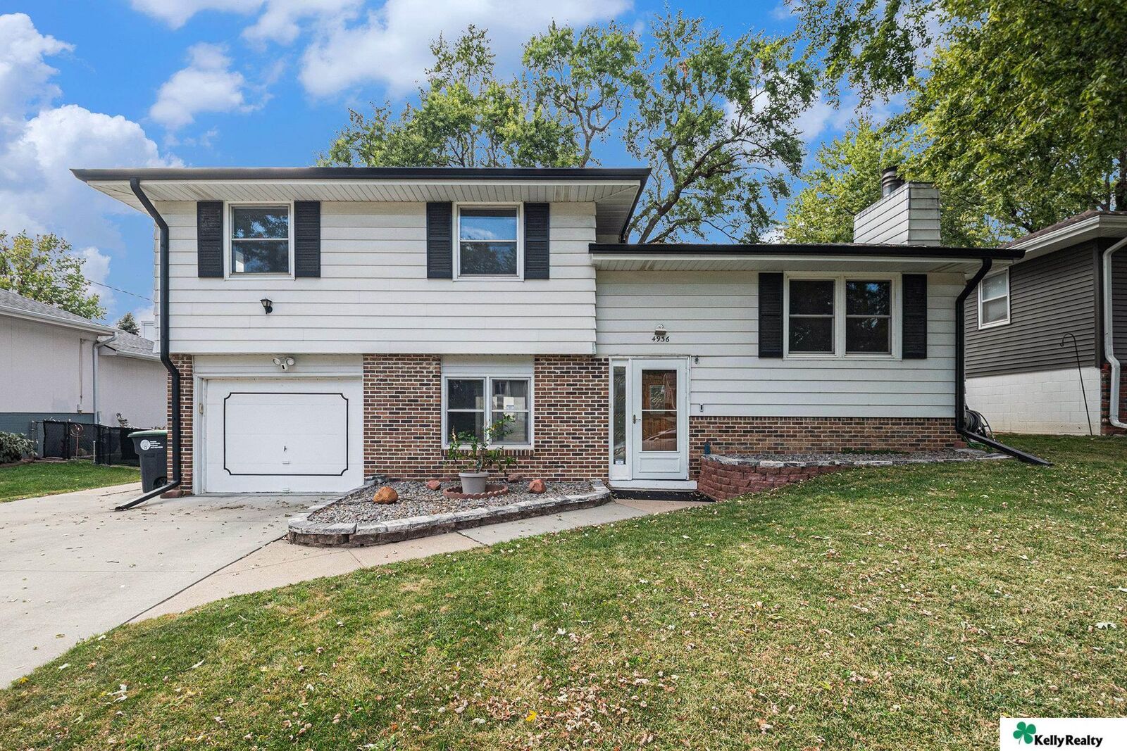 Property Photo: 4936 S 49th Avenue NE 68117