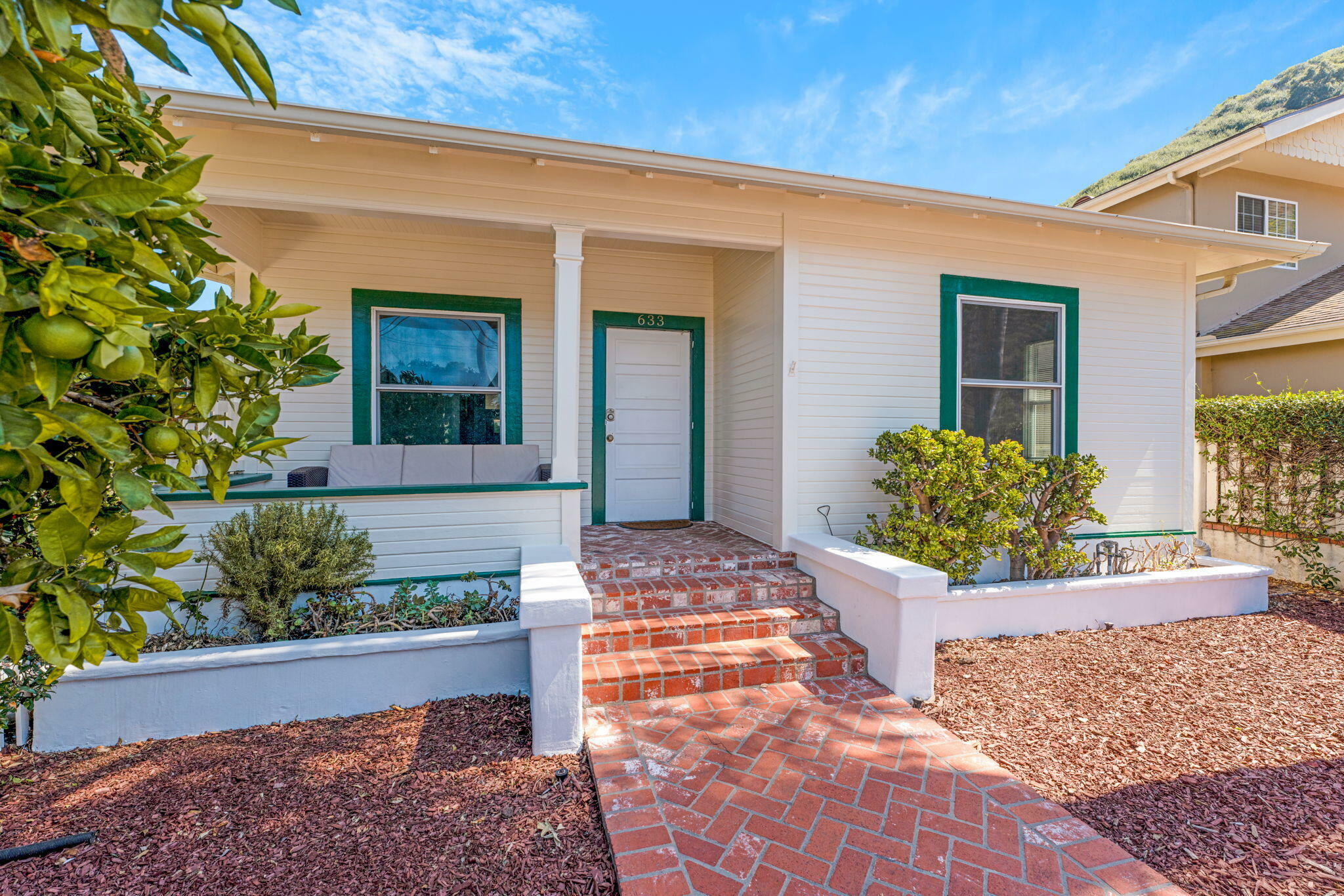 Property Photo:  633/635 W De La Guerra Street  CA 93101 