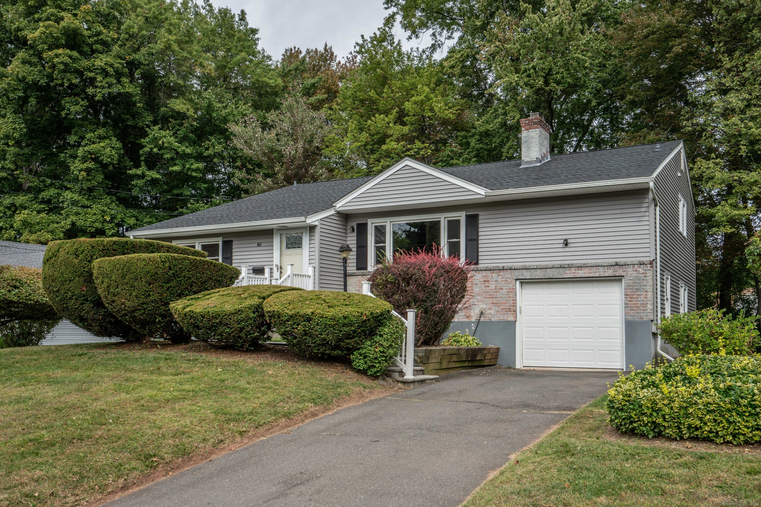 Property Photo:  40 Hilldale Road  CT 06117 