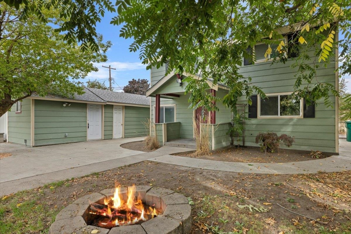 Property Photo:  724 W Kiernan Ave  WA 99205 