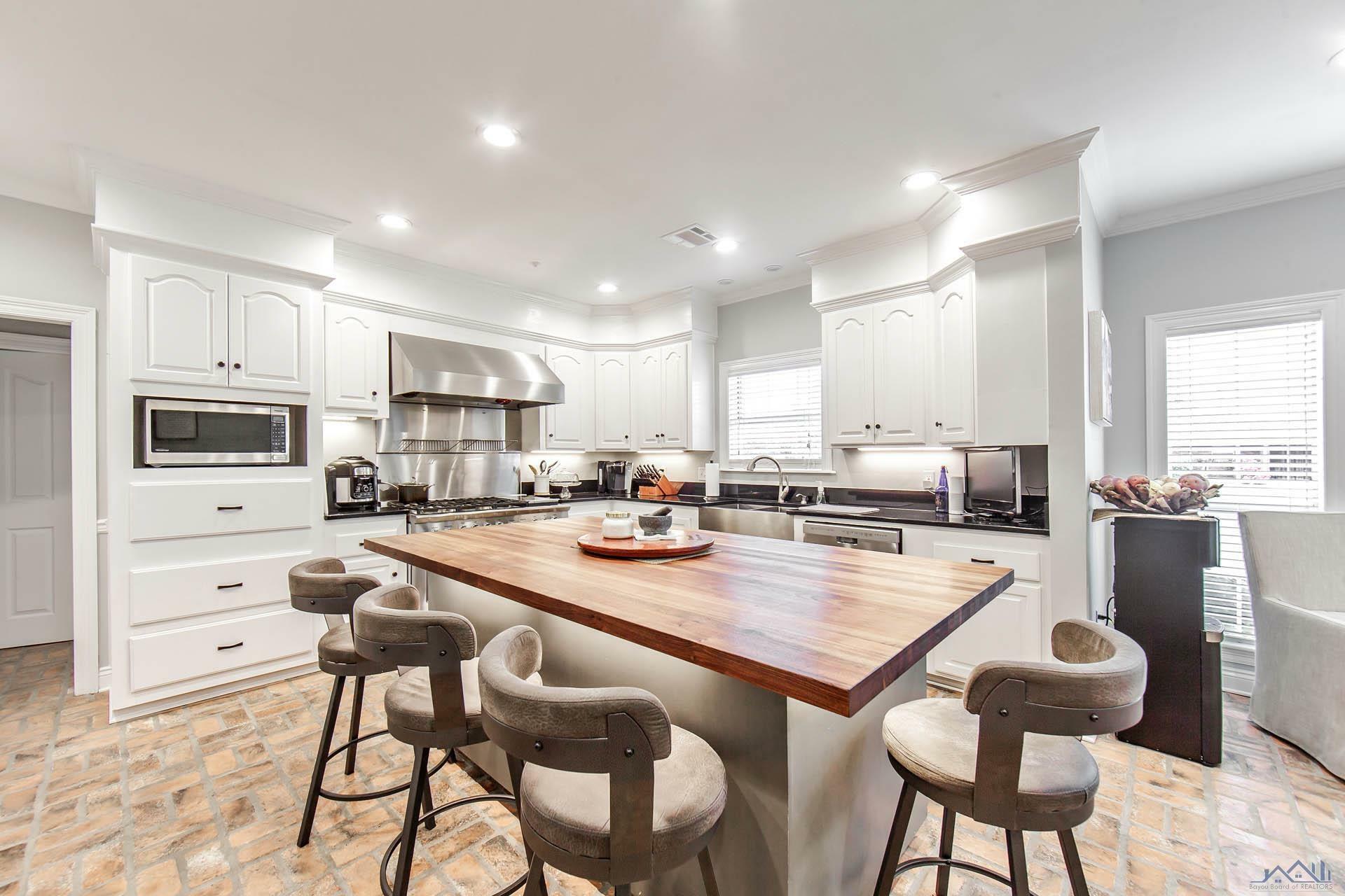 Property Photo: 21 Richland Row LA 70360