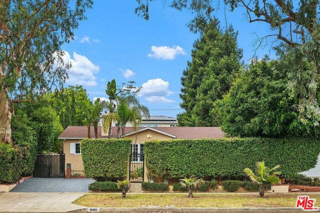 Property Photo:  16915  W Sunset Blvd  CA 90272 