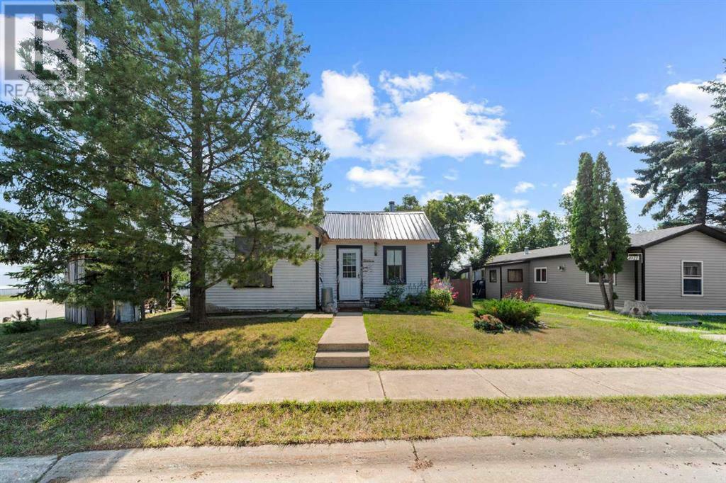 Property Photo:  4931 49 Street  AB T0B 2V0 