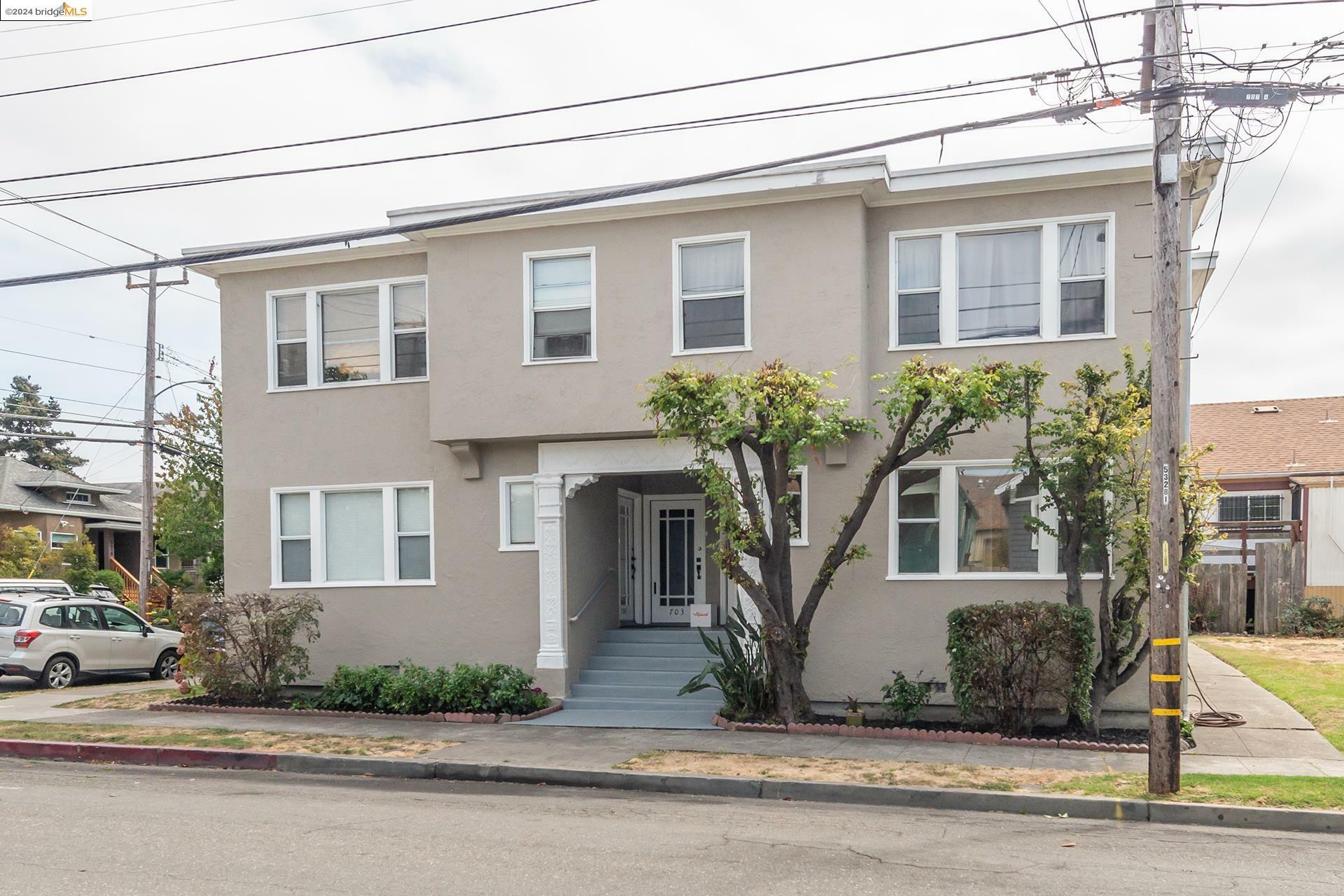 Property Photo:  707 Aileen St  CA 94609 