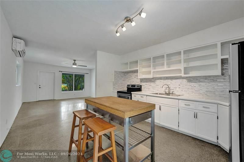 Property Photo:  1135 NW 1st Ave  FL 33311 