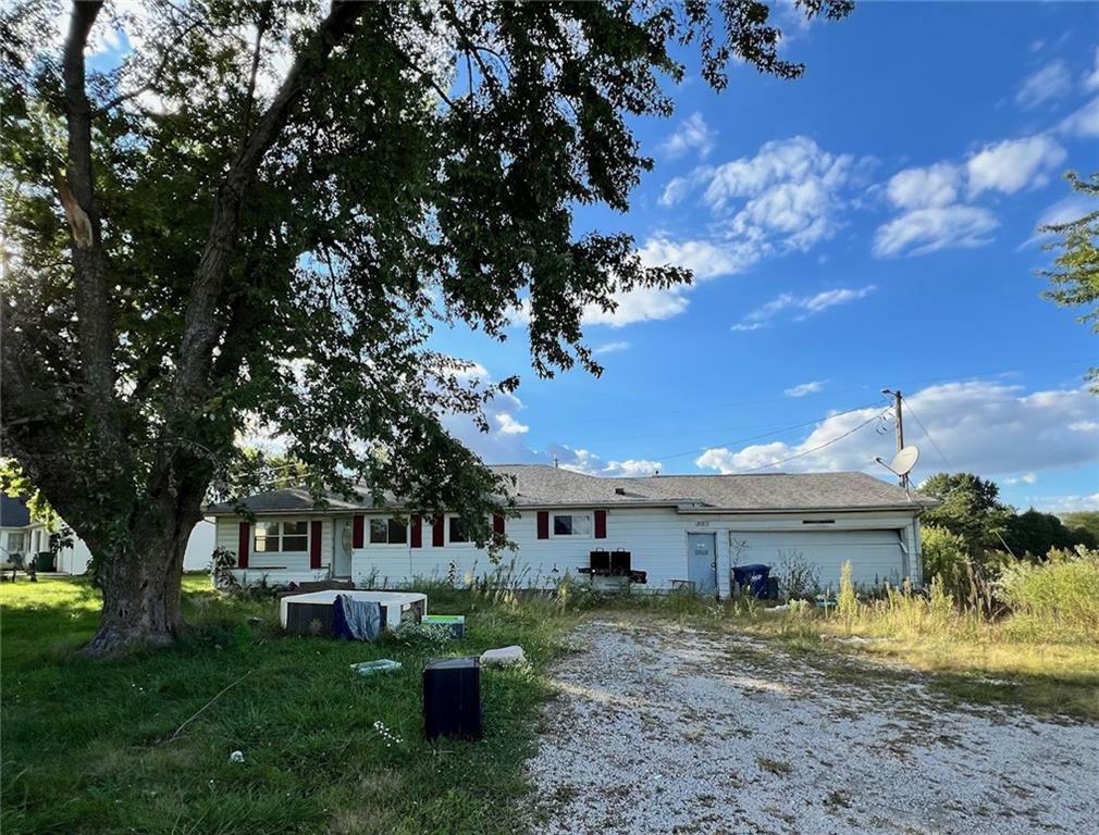 Property Photo:  807 B Highway  MO 64688 