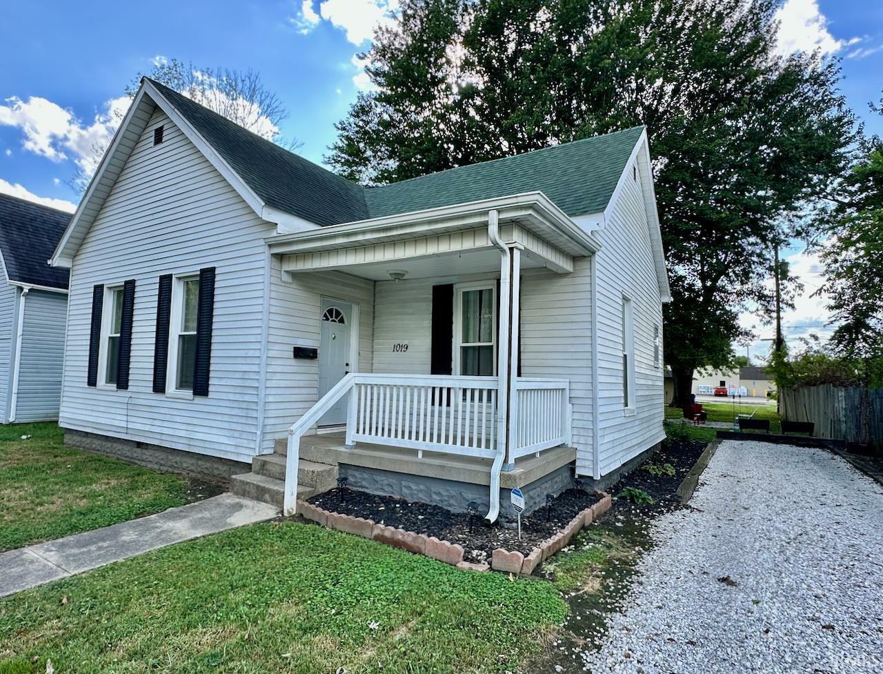 Property Photo:  1019 S Prince Street  IN 47670 