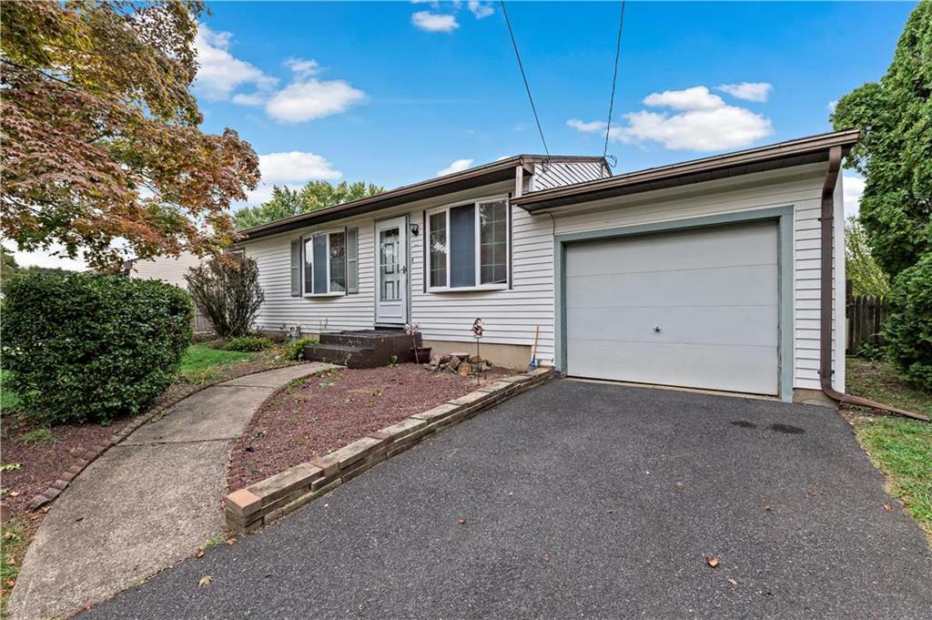 Property Photo: 1334 Ridge Trail PA 18040