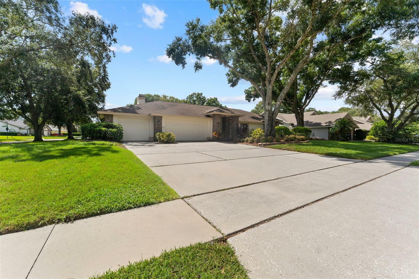 Property Photo:  6202 Iroquois Ct  FL 33556 