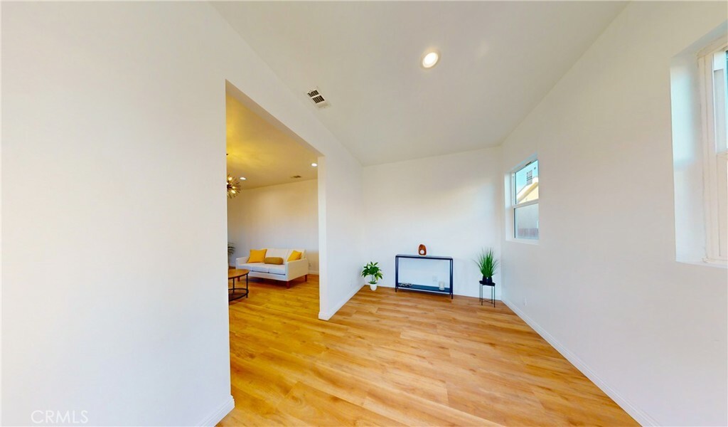 Property Photo:  411 W Plum Street  CA 90222 