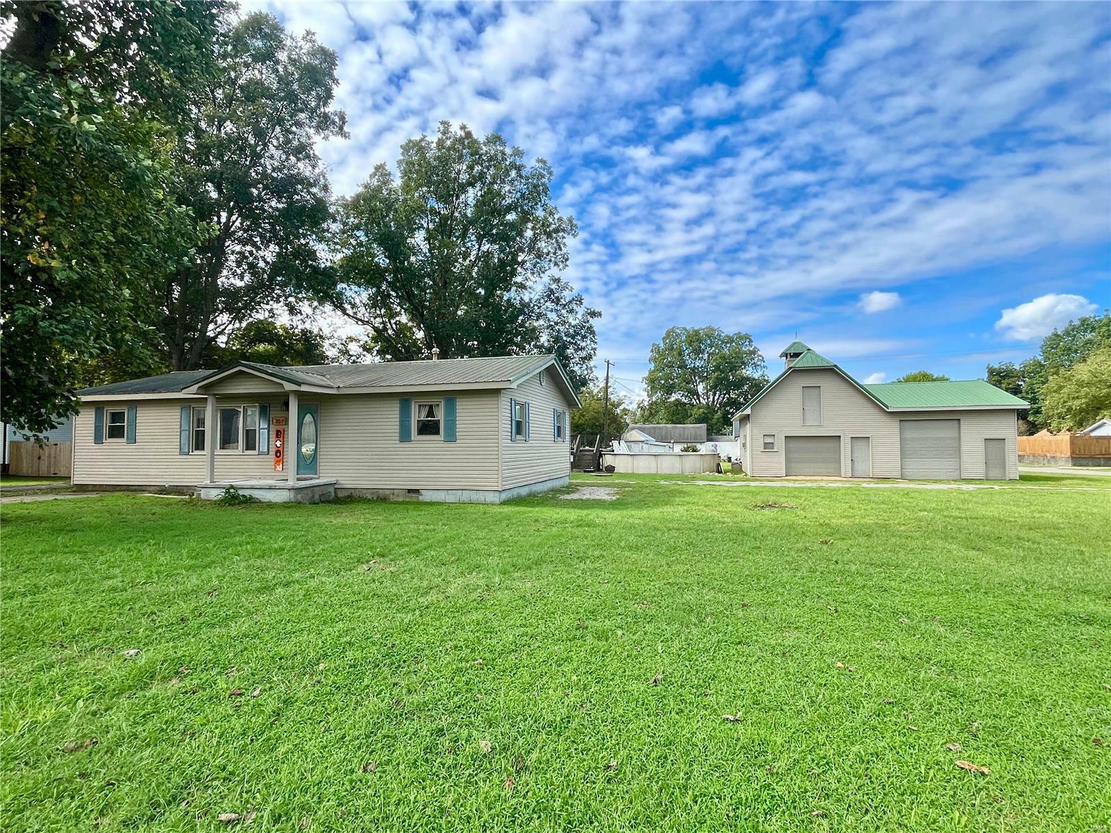 Property Photo:  207 S Russell Street  MO 63771 