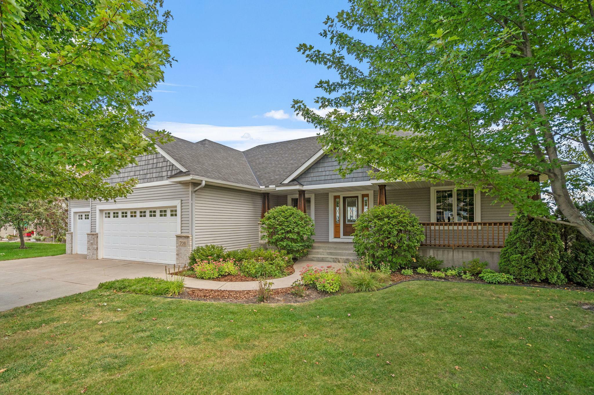 Property Photo:  708 Overlook Drive  MN 55313 