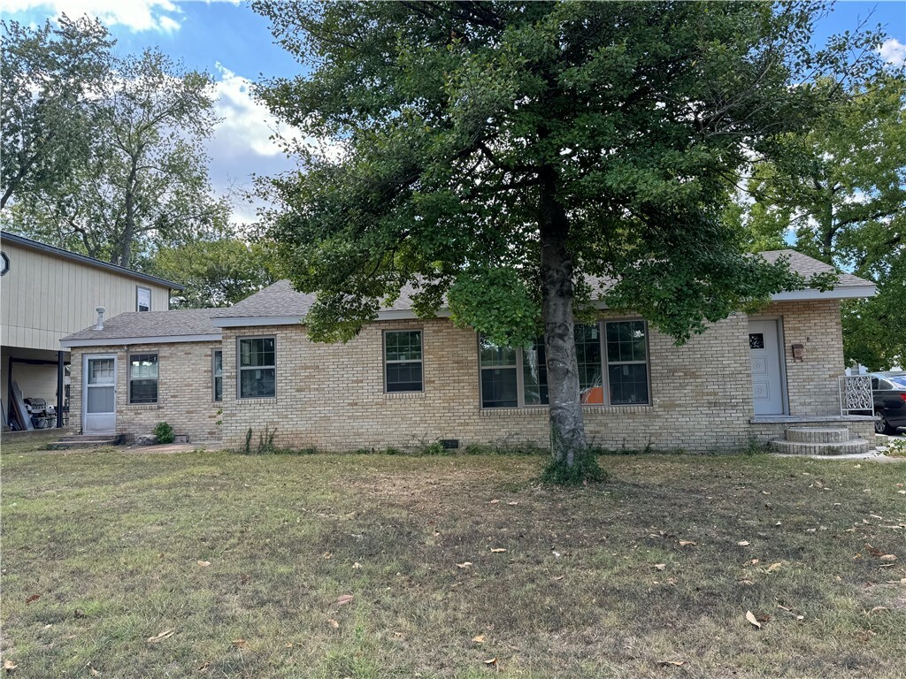 Property Photo:  824 S Mt Olive Street  AR 72761 