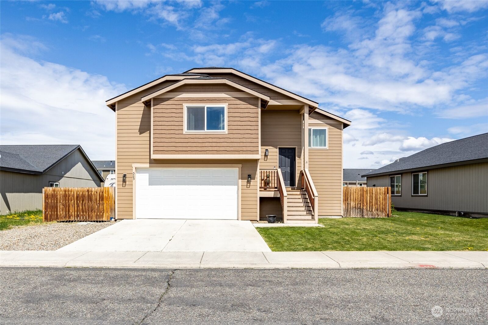 Property Photo: 303 E 28th Avenue WA 98926