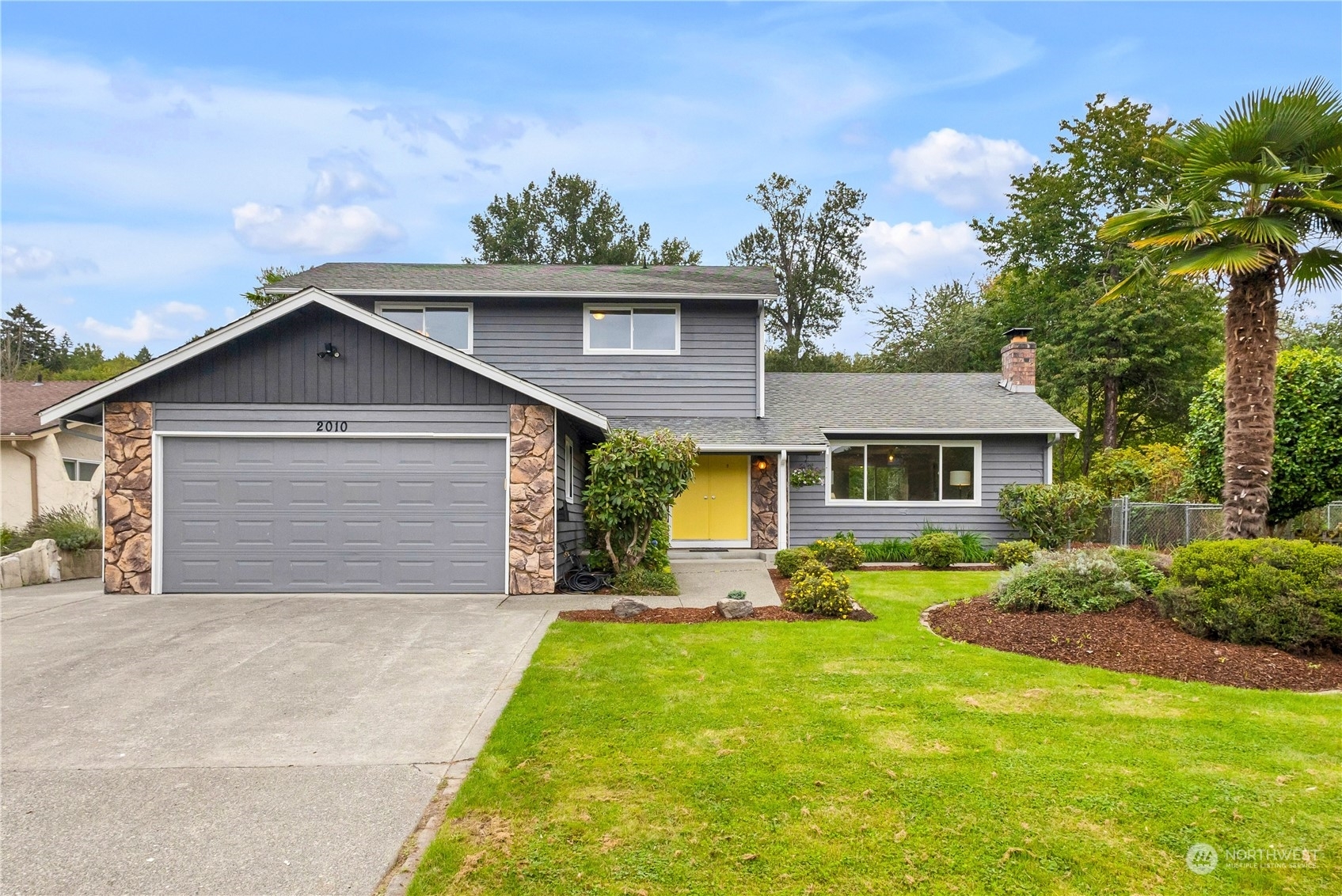 Property Photo:  2010 Riverview Drive NE  WA 98002 