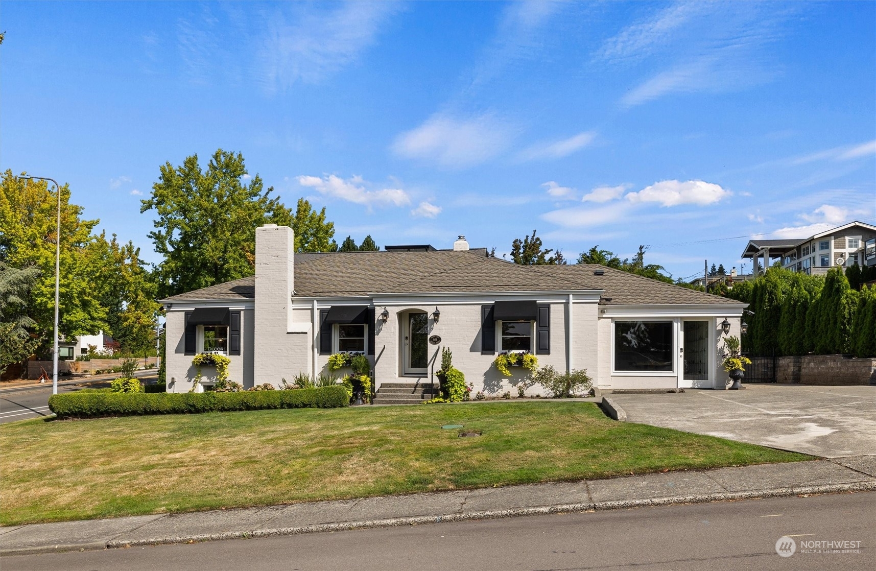 Property Photo:  906  Market Street  WA 98033 