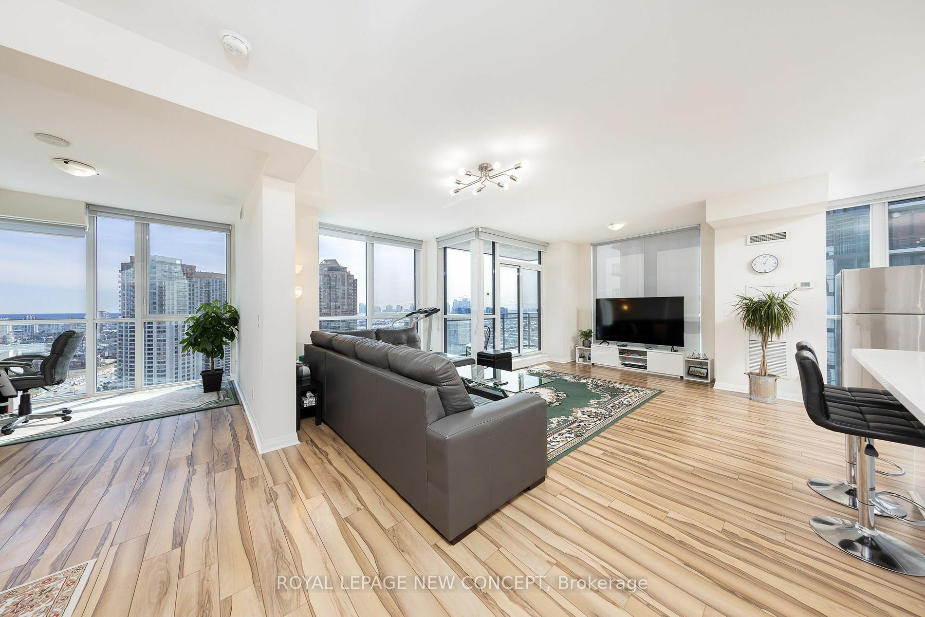 Property Photo:  55 Eglinton Ave W Ph2204  ON L5R 0E4 