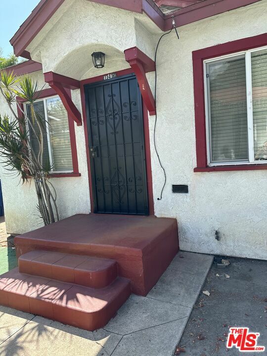 Property Photo:  1141 1/2 Exposition Blvd  CA 90007 