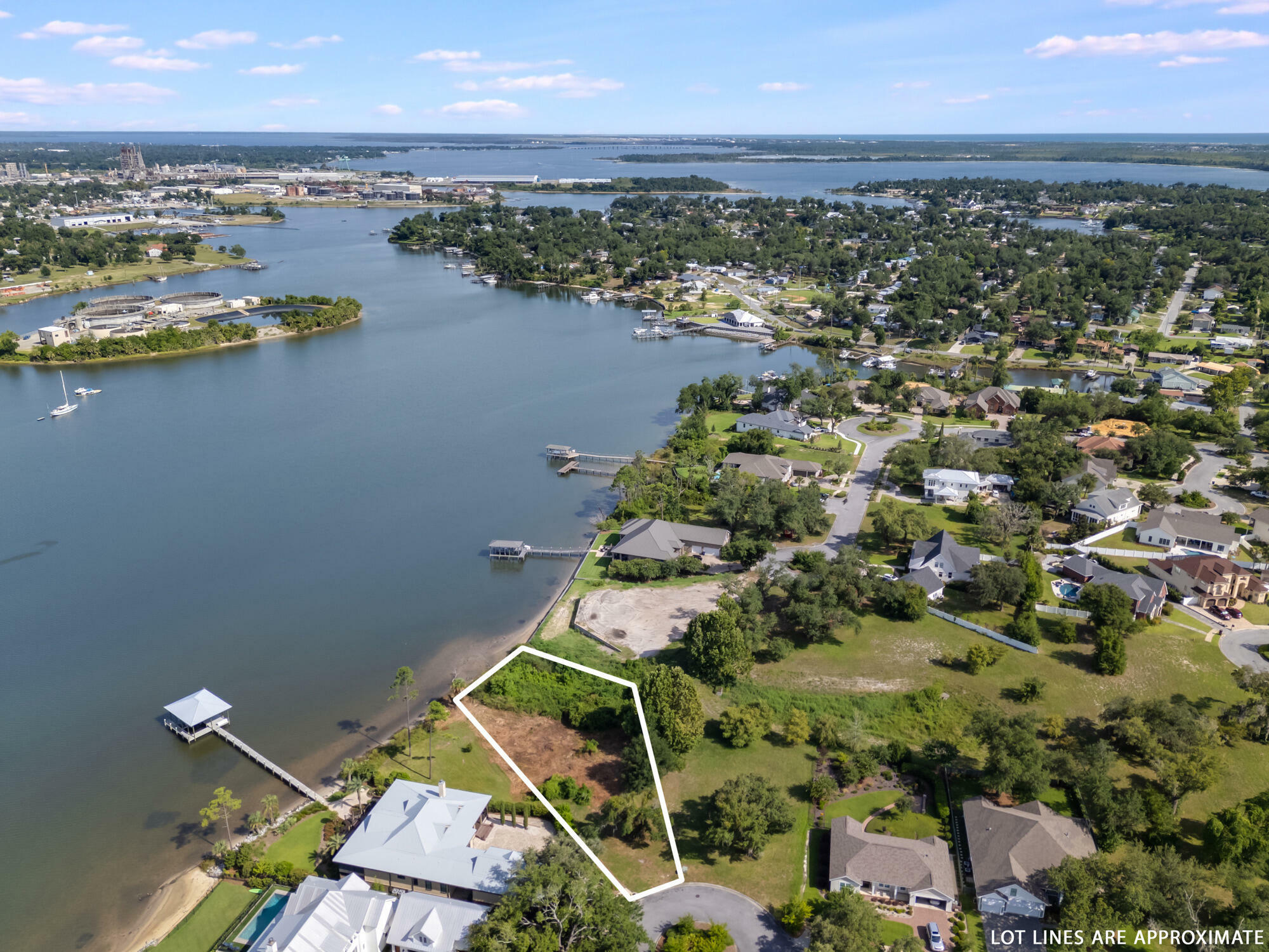 Property Photo:  1107 Cove Pointe Drive  FL 32401 